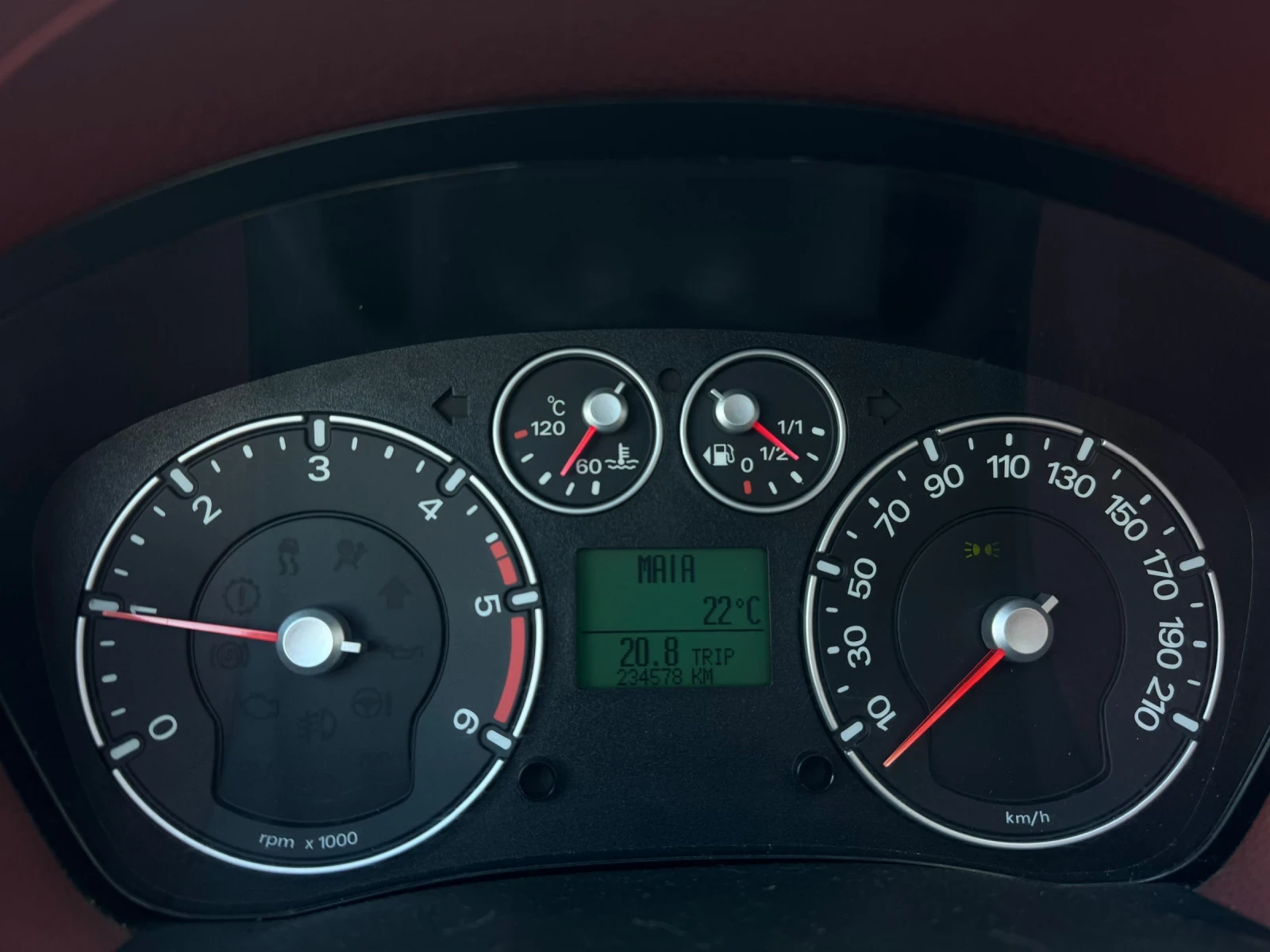 Ford Fiesta 1.4TDCI / Clima / Обслужен, снимка 12 - Автомобили и джипове - 55447928