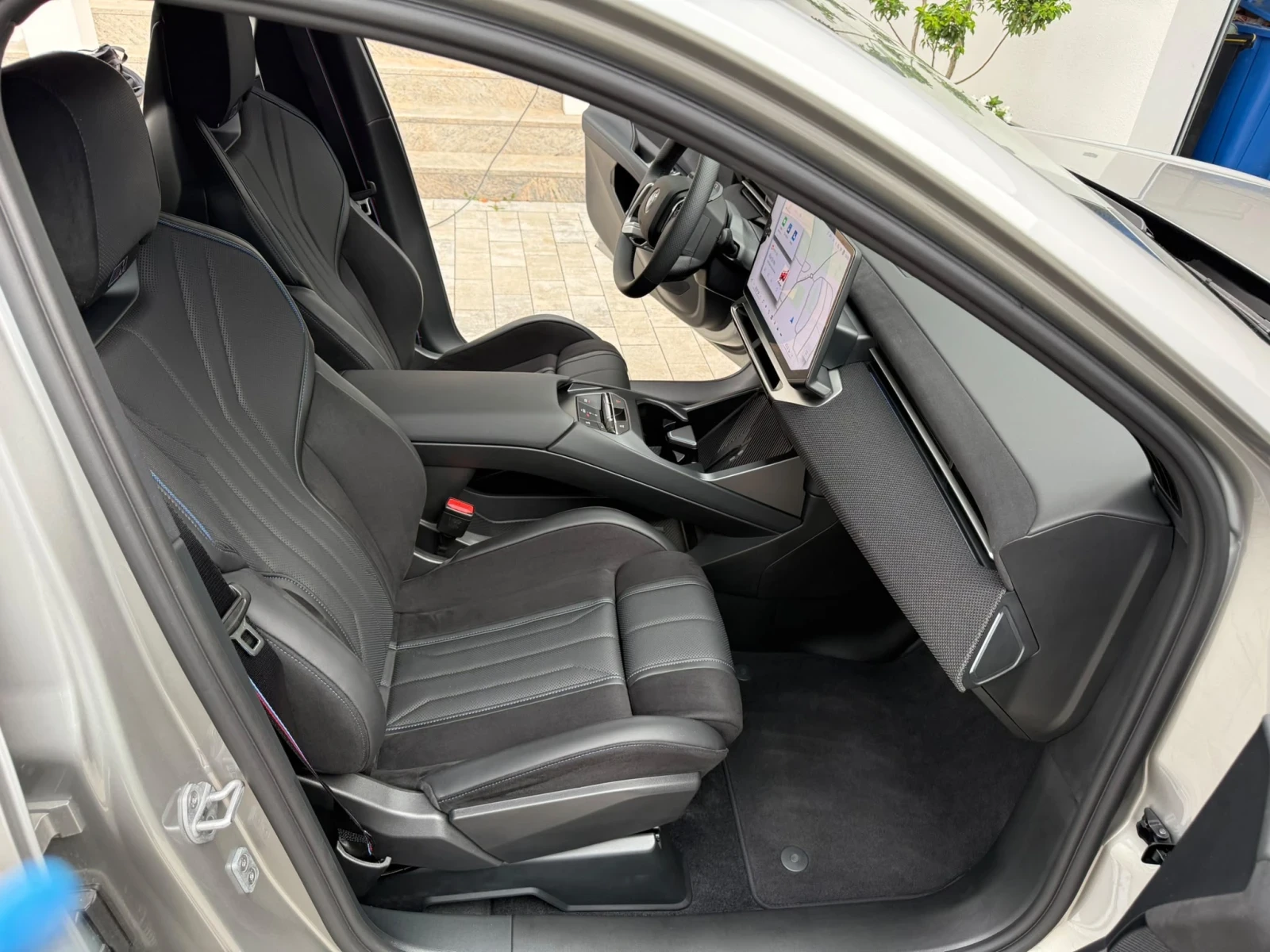 BMW iX3 50 M Sport Pro, снимка 6 - Автомобили и джипове - 55636395