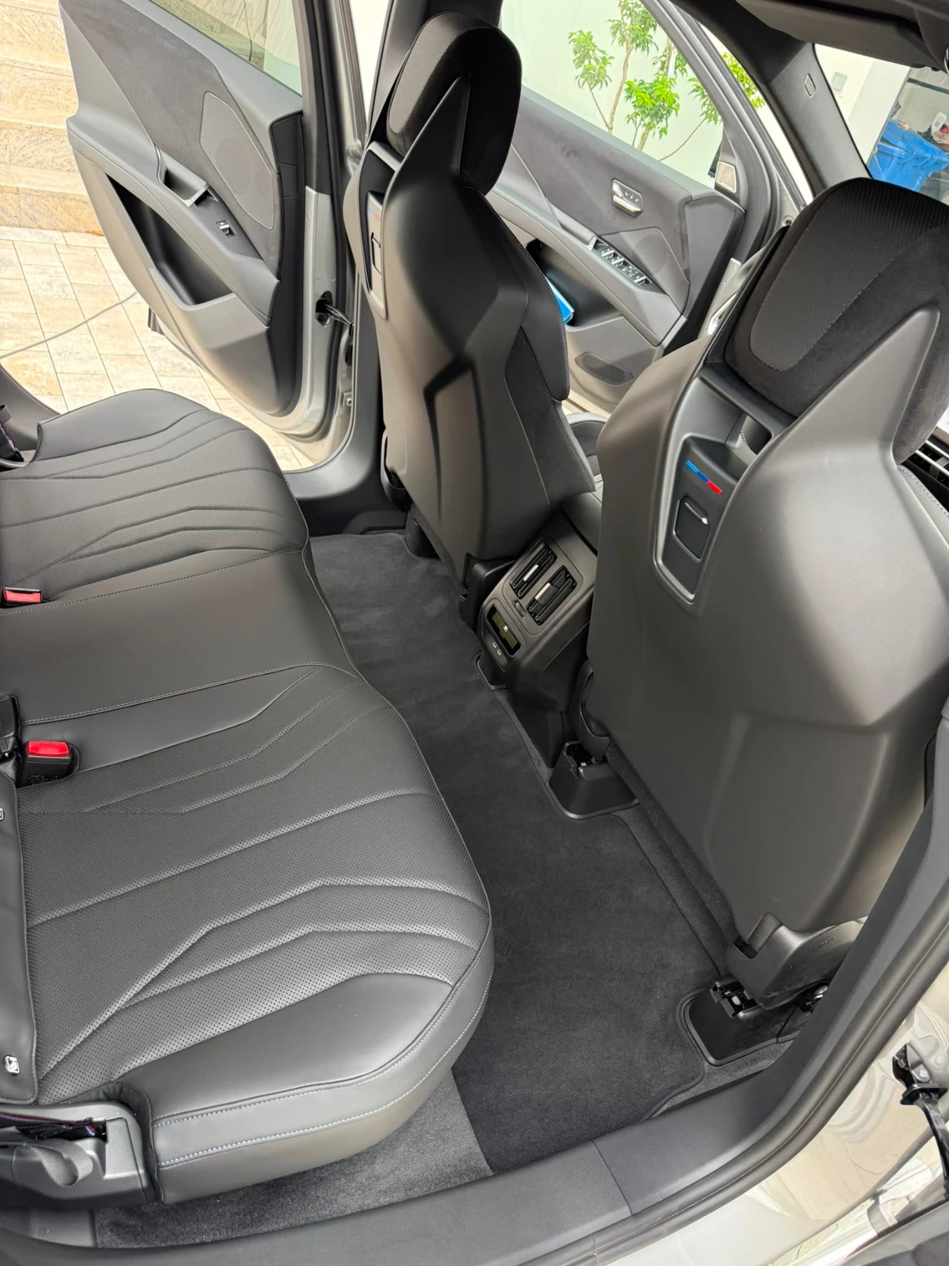 BMW iX3 50 M Sport Pro, снимка 7 - Автомобили и джипове - 55636395