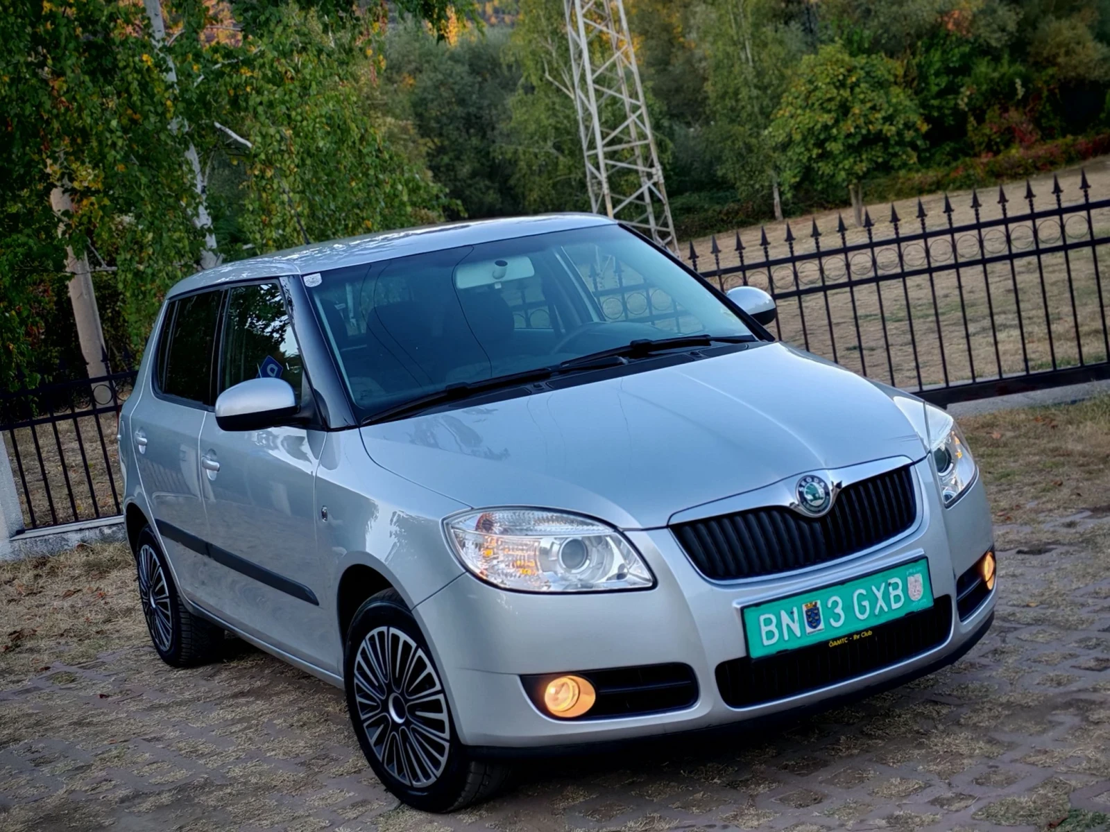 Skoda Fabia 1.2MPI(60)* FACELIFT* КЛИМАТРОНИК* , снимка 9 - Автомобили и джипове - 56215979