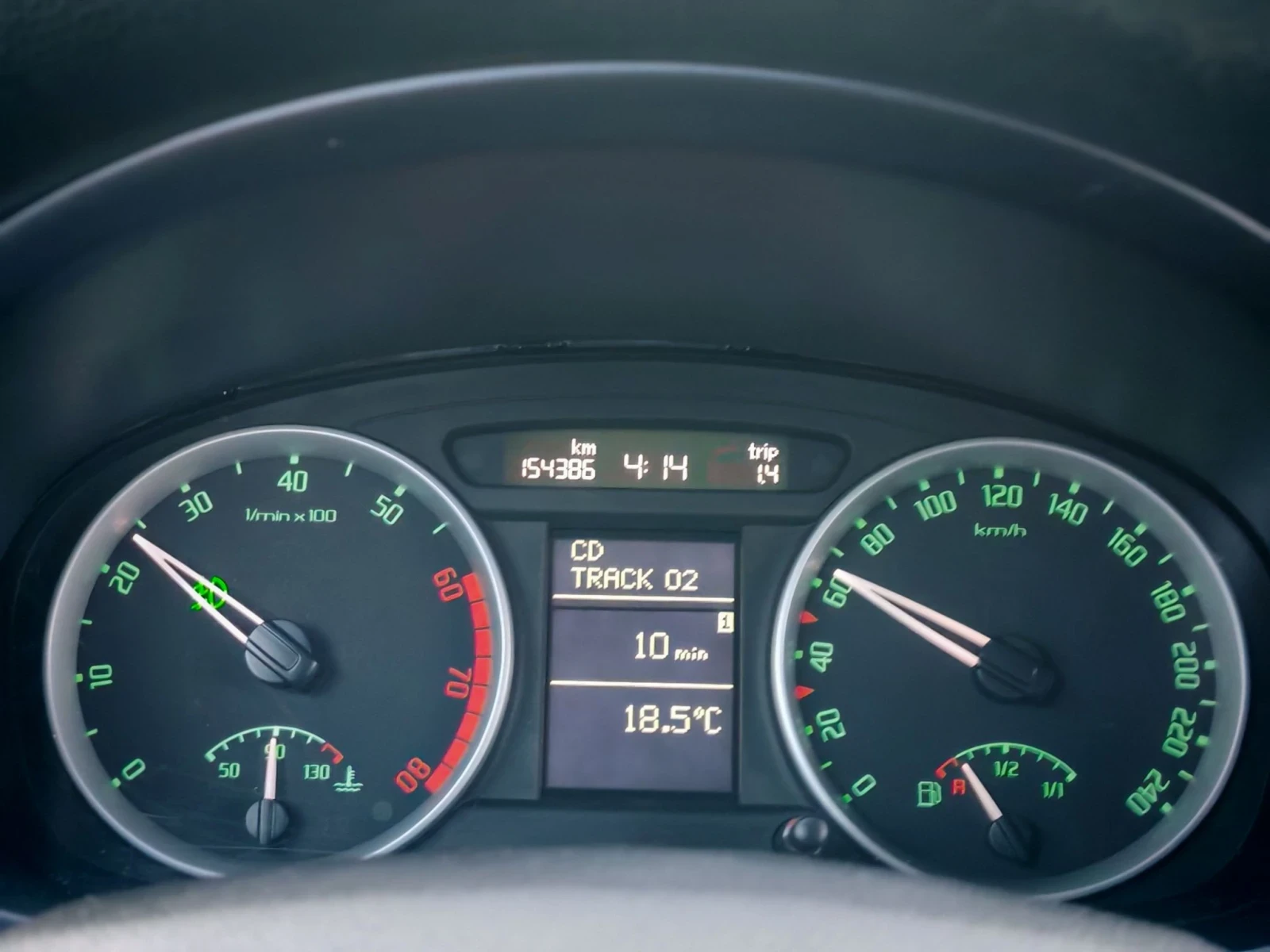 Skoda Fabia 1.2MPI(60)* FACELIFT* КЛИМАТРОНИК* , снимка 15 - Автомобили и джипове - 56215979
