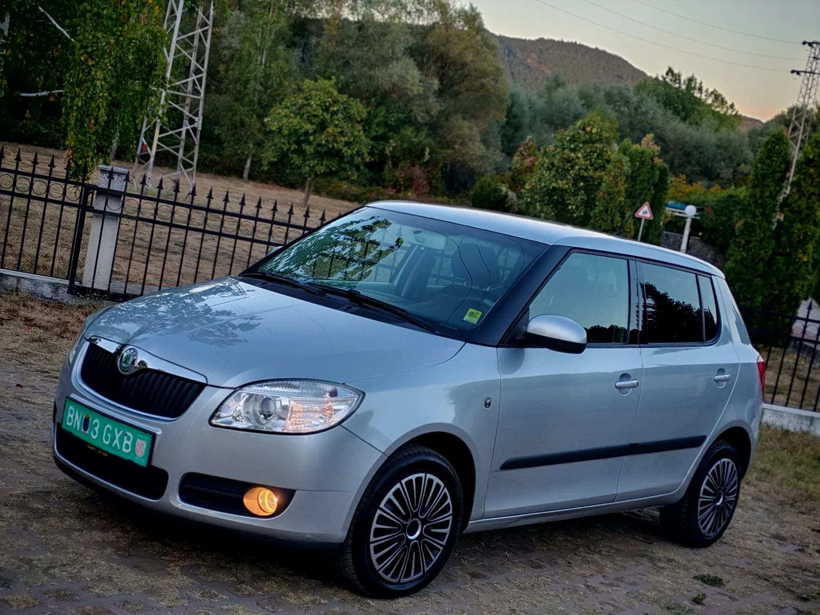 Skoda Fabia 1.2MPI(60)* FACELIFT* КЛИМАТРОНИК* , снимка 3 - Автомобили и джипове - 56215979