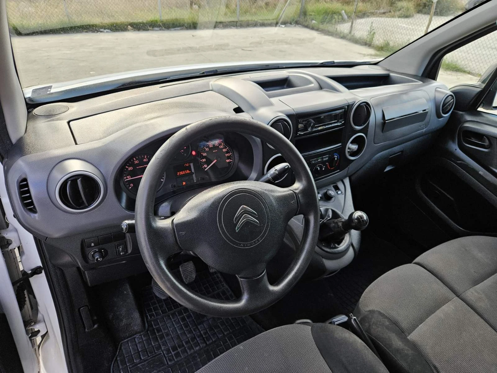 Citroen Berlingo 1.6 HDI, снимка 6 - Автомобили и джипове - 56219055
