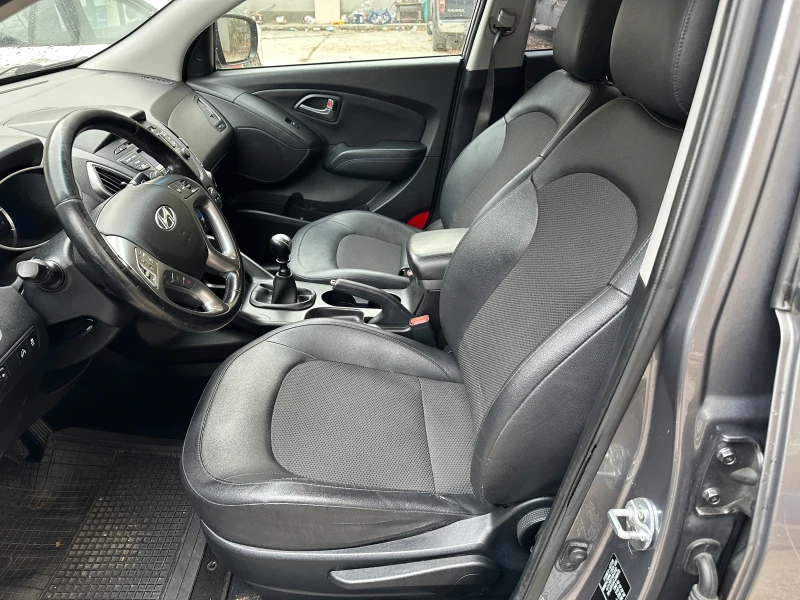 Hyundai IX35 Реални км., снимка 3 - Автомобили и джипове - 48000821