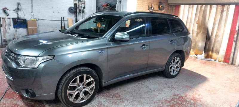 Mitsubishi Outlander, снимка 3 - Автомобили и джипове - 48223507