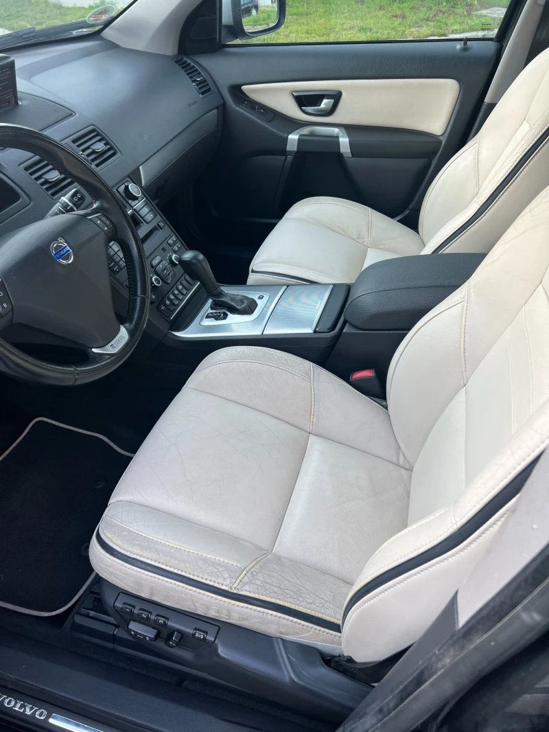 Volvo Xc90 D5 | R-Design | 4x4 | ПЪЛНА СЕРВИЗНА ИСТОРИЯ, снимка 11 - Автомобили и джипове - 50648017