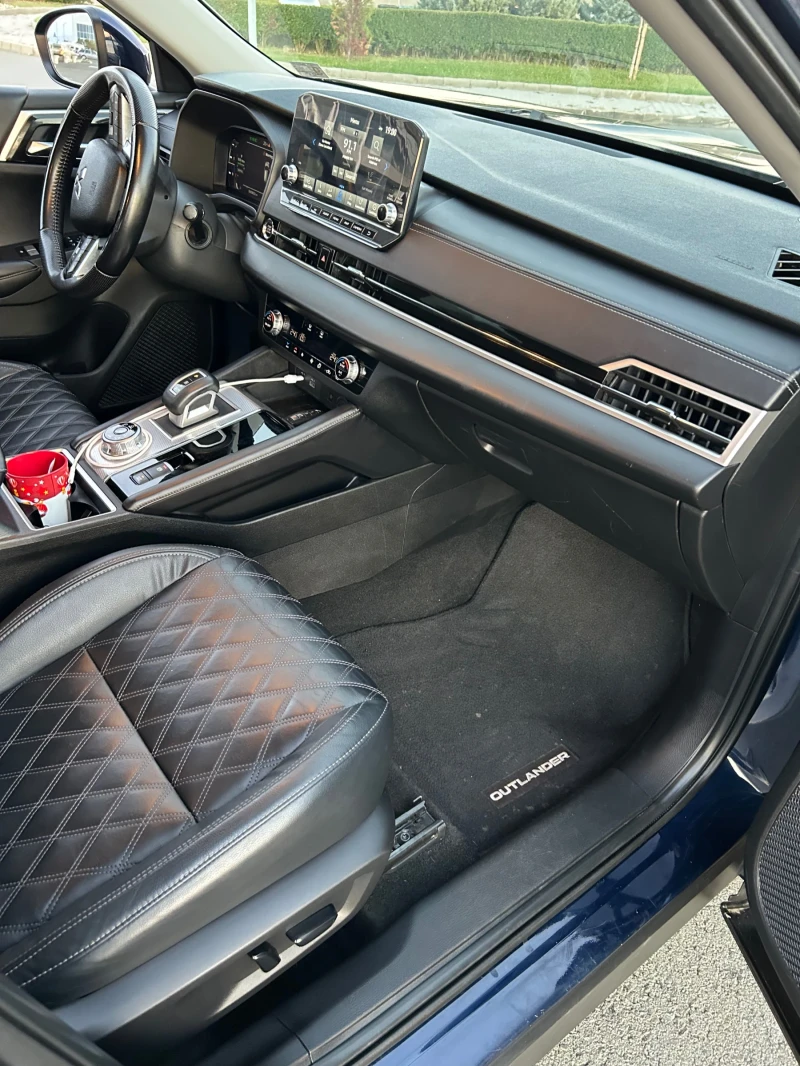 Mitsubishi Outlander, снимка 10 - Автомобили и джипове - 51854891