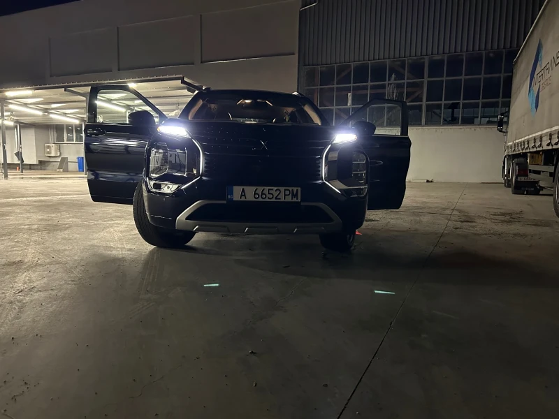 Mitsubishi Outlander, снимка 2 - Автомобили и джипове - 51854891