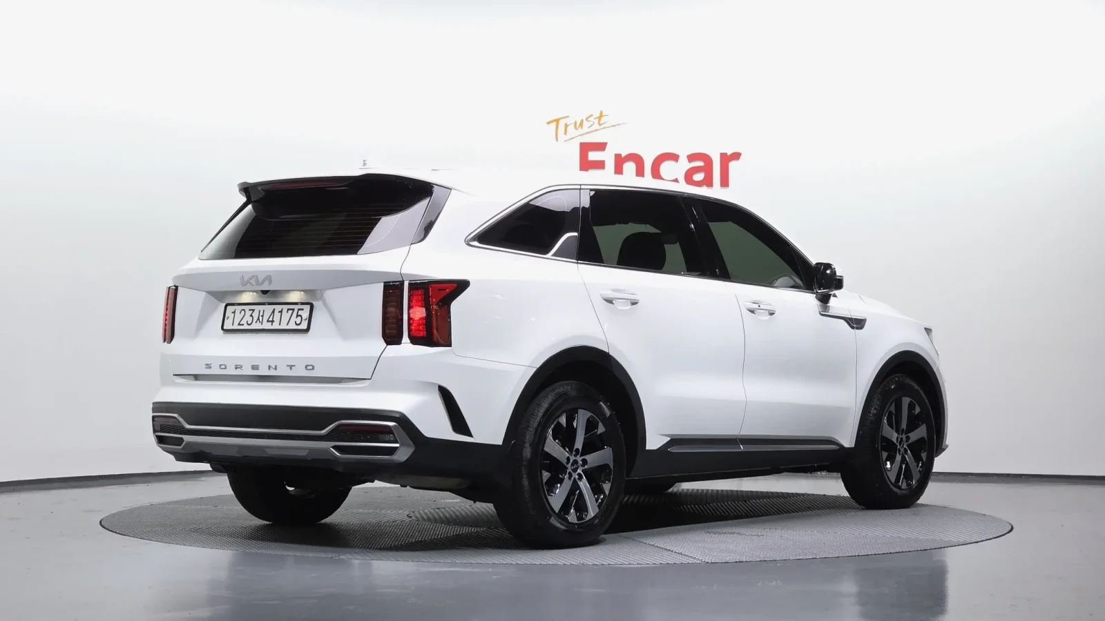 Kia Sorento 2WD* ПОДГРЕВ* DISTRONIC* КРАЙНА ЦЕНА ДО БЪЛГАРИЯ* , снимка 3 - Автомобили и джипове - 55010070