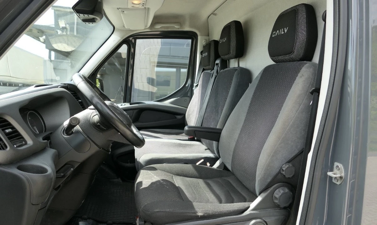 Iveco Daily 35S18* HI-MATIC* MAXI XXL* LED* КЛИМА, снимка 7 - Бусове и автобуси - 54360764