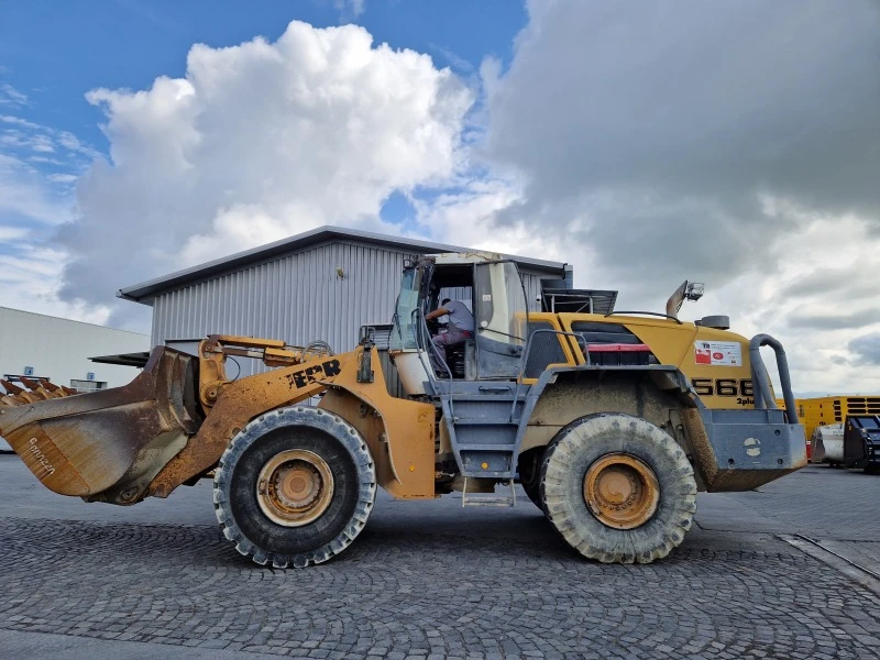 Челен товарач Liebherr L566, снимка 1 - Индустриална техника - 42268281