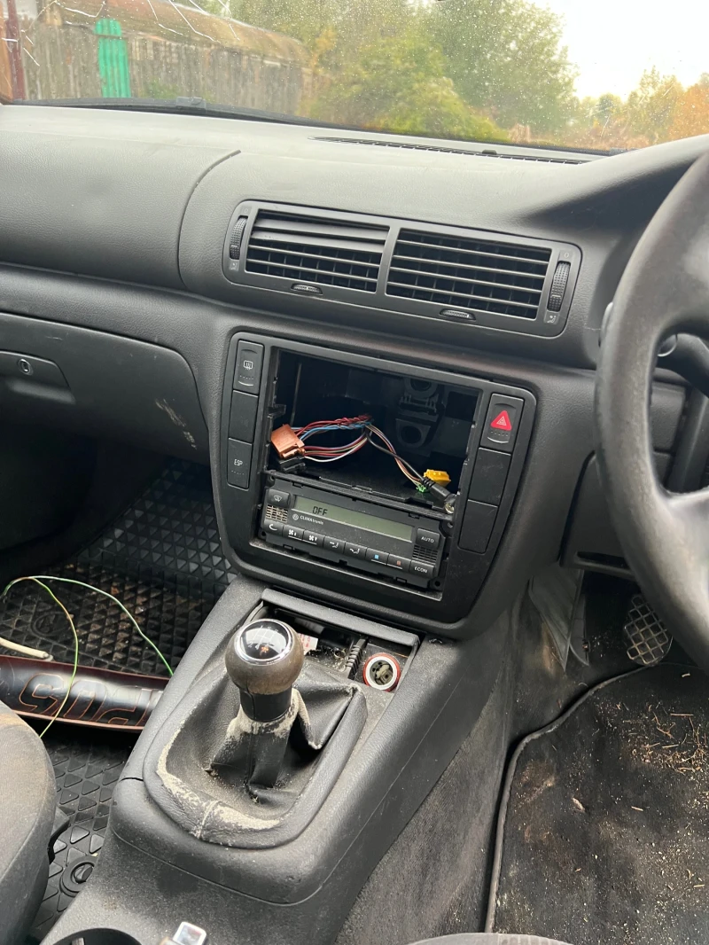 VW Passat 1.9 tdi, снимка 10 - Автомобили и джипове - 51978222