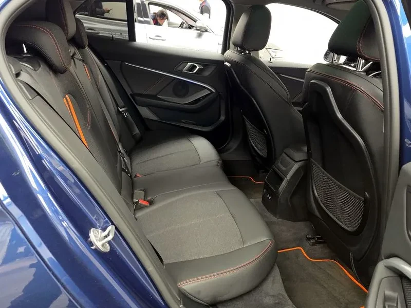 BMW 118 D Sports, снимка 12 - Автомобили и джипове - 56162243