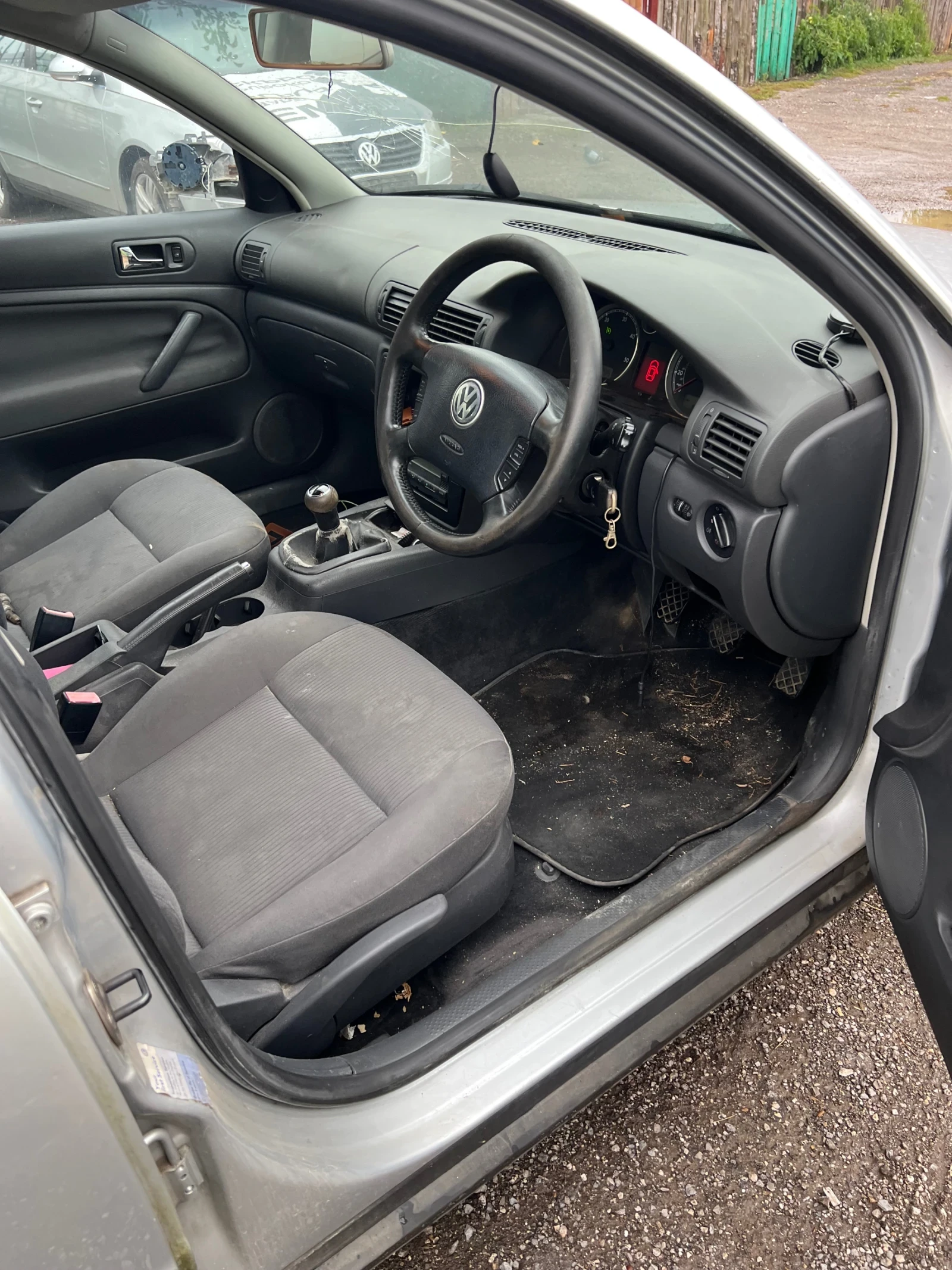 VW Passat 1.9 tdi, снимка 12 - Автомобили и джипове - 51978222