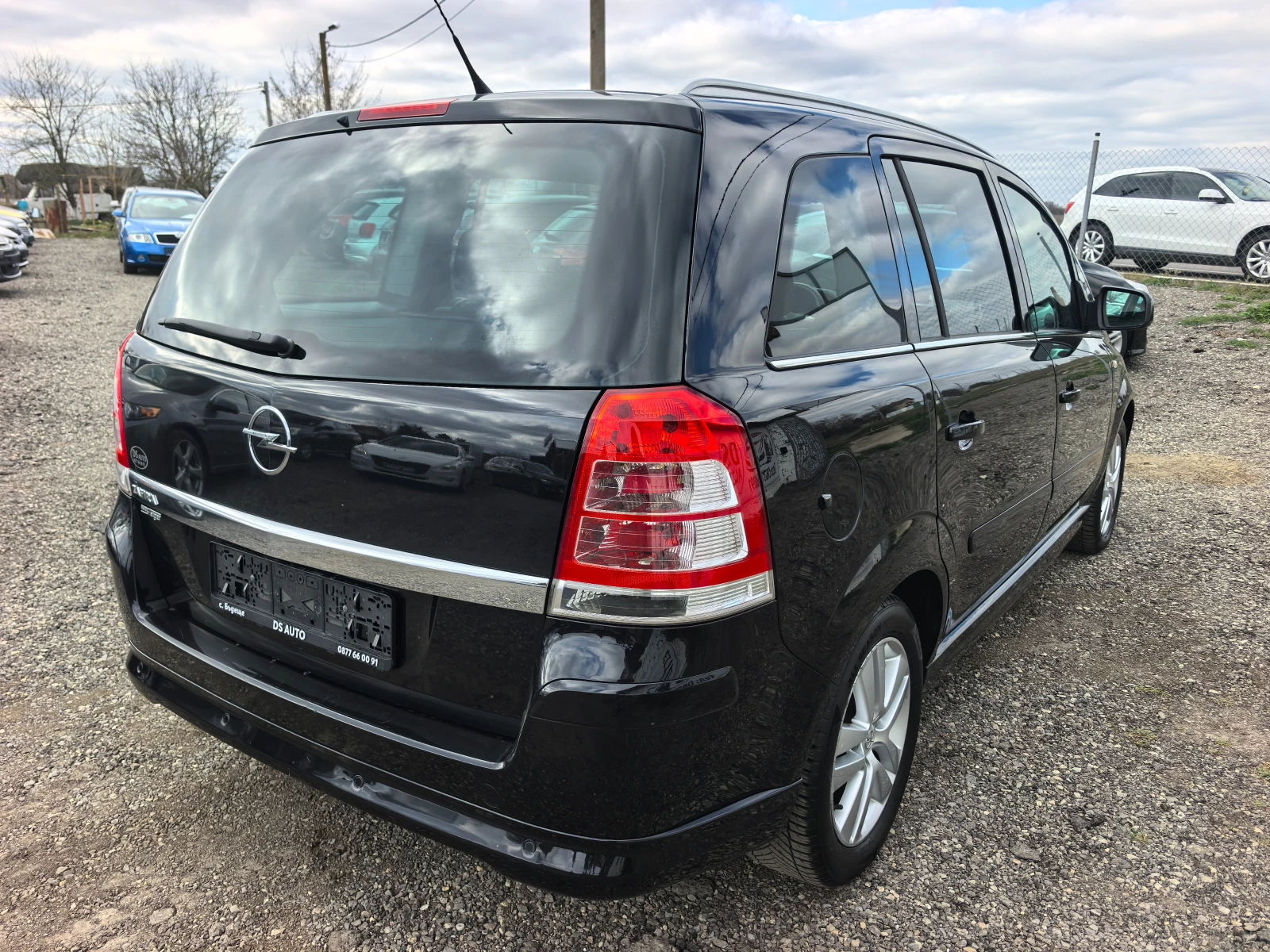 Opel Zafira 1.8i Facelift, снимка 5 - Автомобили и джипове - 53754536