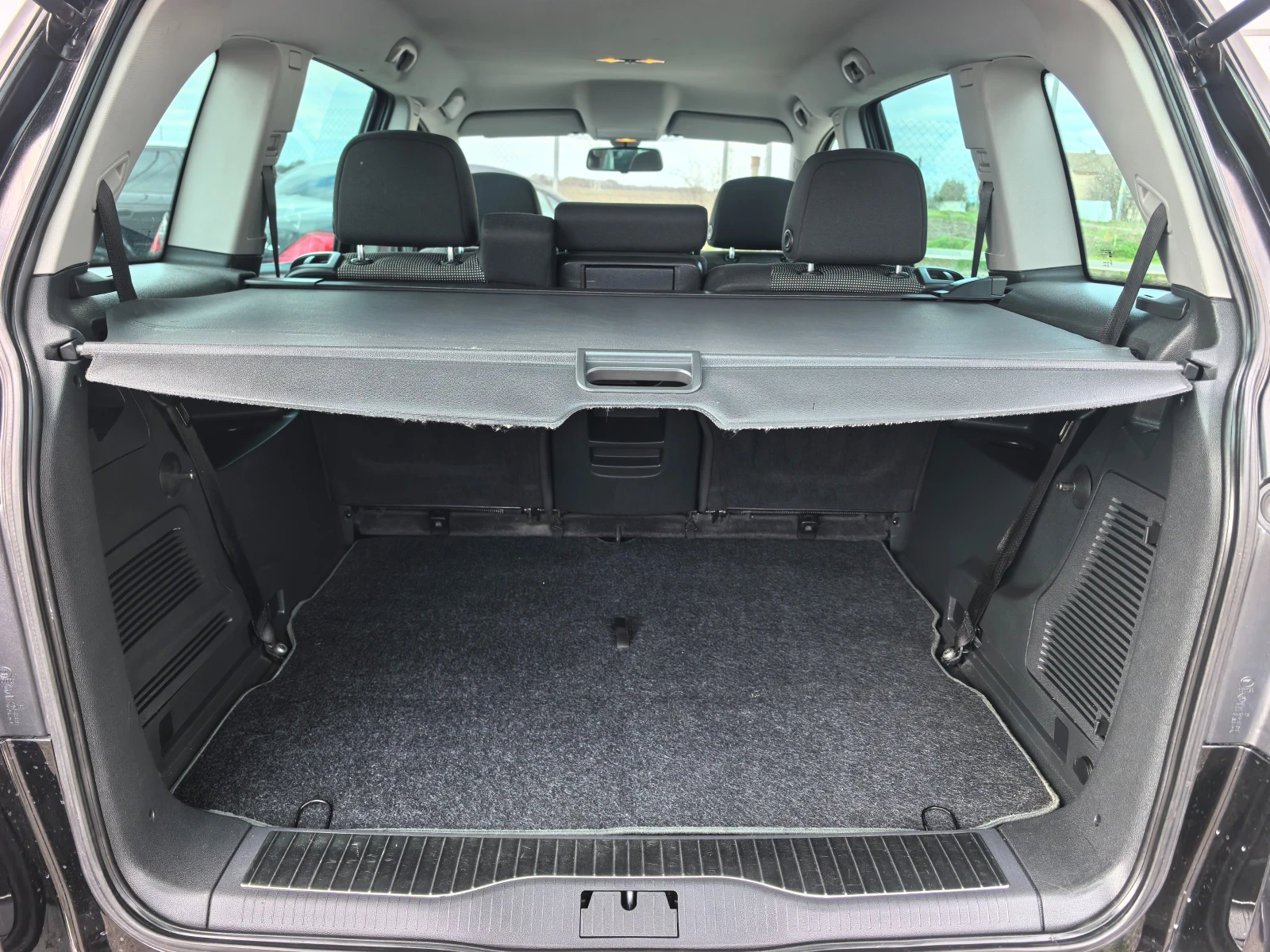 Opel Zafira 1.8i Facelift, снимка 11 - Автомобили и джипове - 53754536