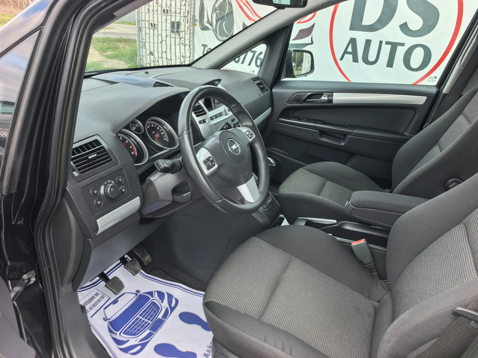 Opel Zafira 1.8i Facelift, снимка 9 - Автомобили и джипове - 53754536