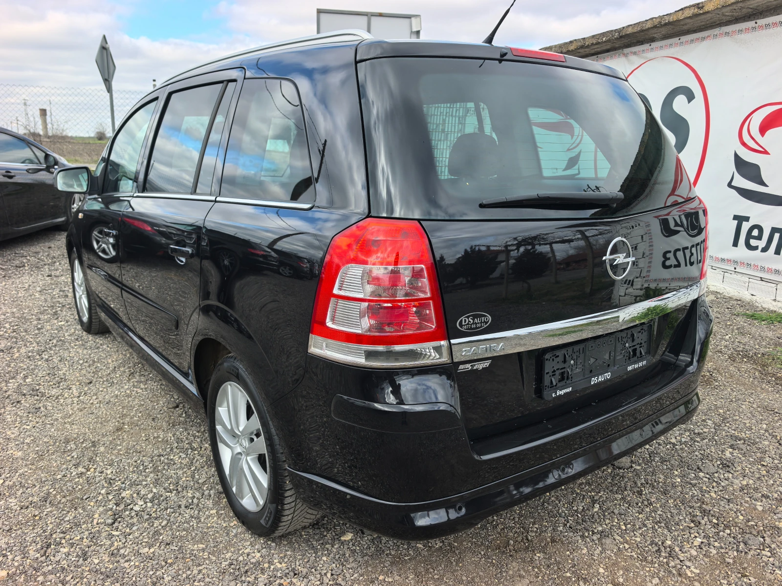 Opel Zafira 1.8i Facelift, снимка 3 - Автомобили и джипове - 53754536