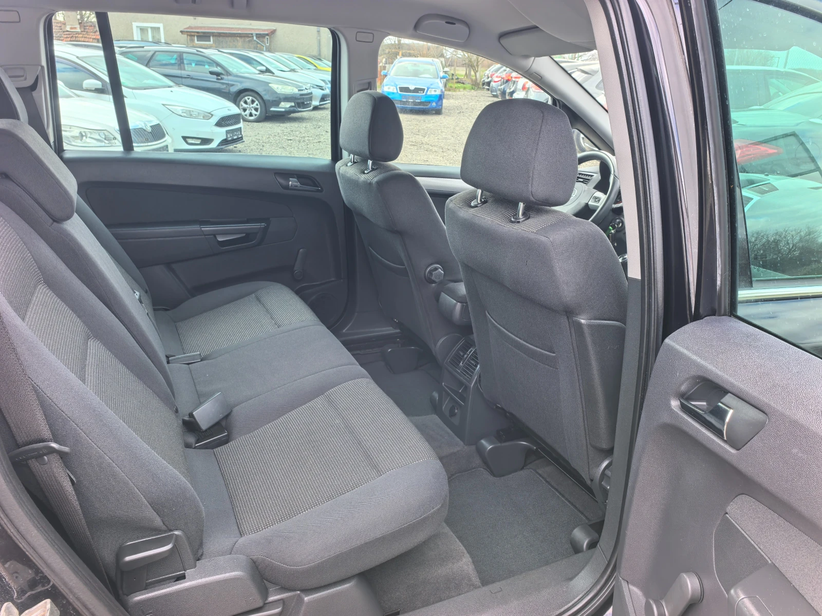 Opel Zafira 1.8i Facelift, снимка 12 - Автомобили и джипове - 53754536