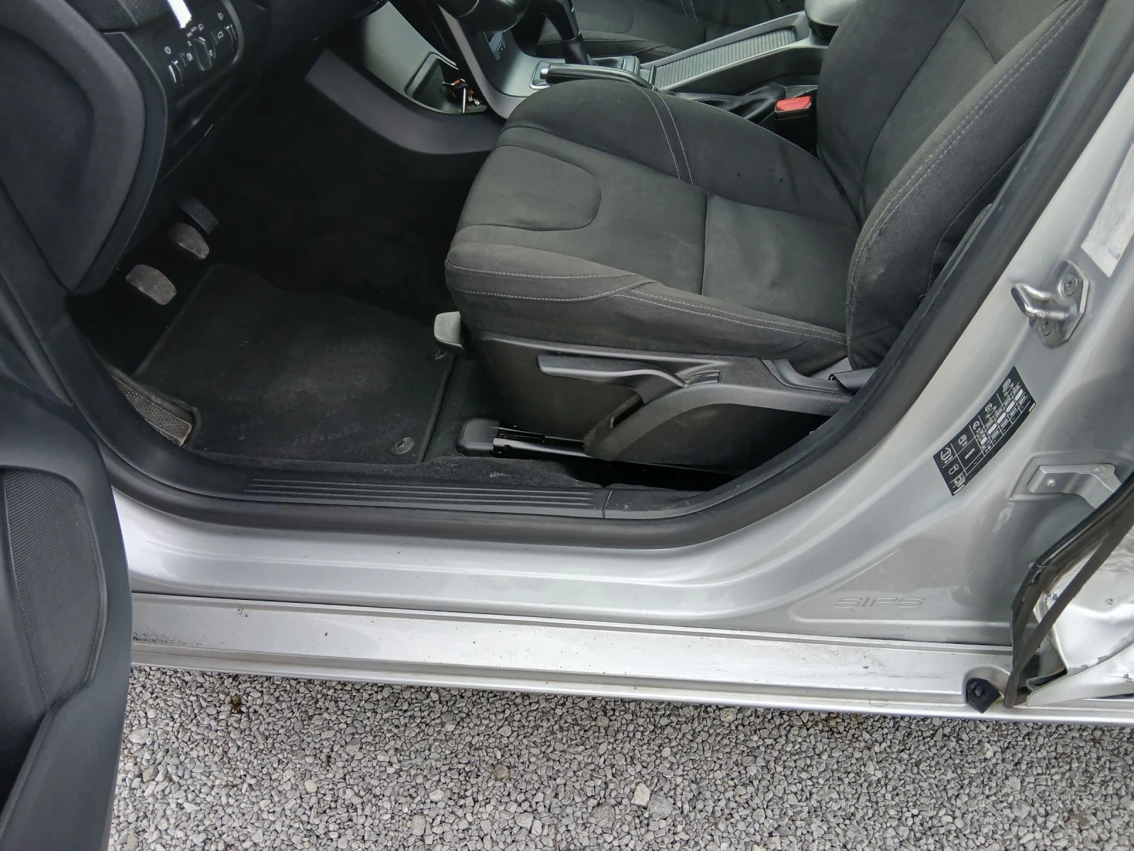 Volvo V40 2.0 d, снимка 12 - Автомобили и джипове - 53979428