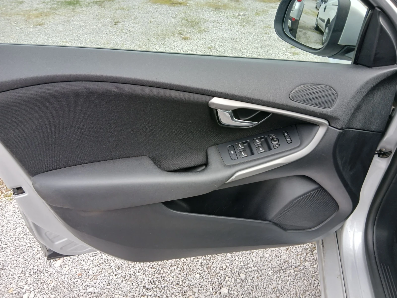 Volvo V40 2.0 d, снимка 14 - Автомобили и джипове - 53979428