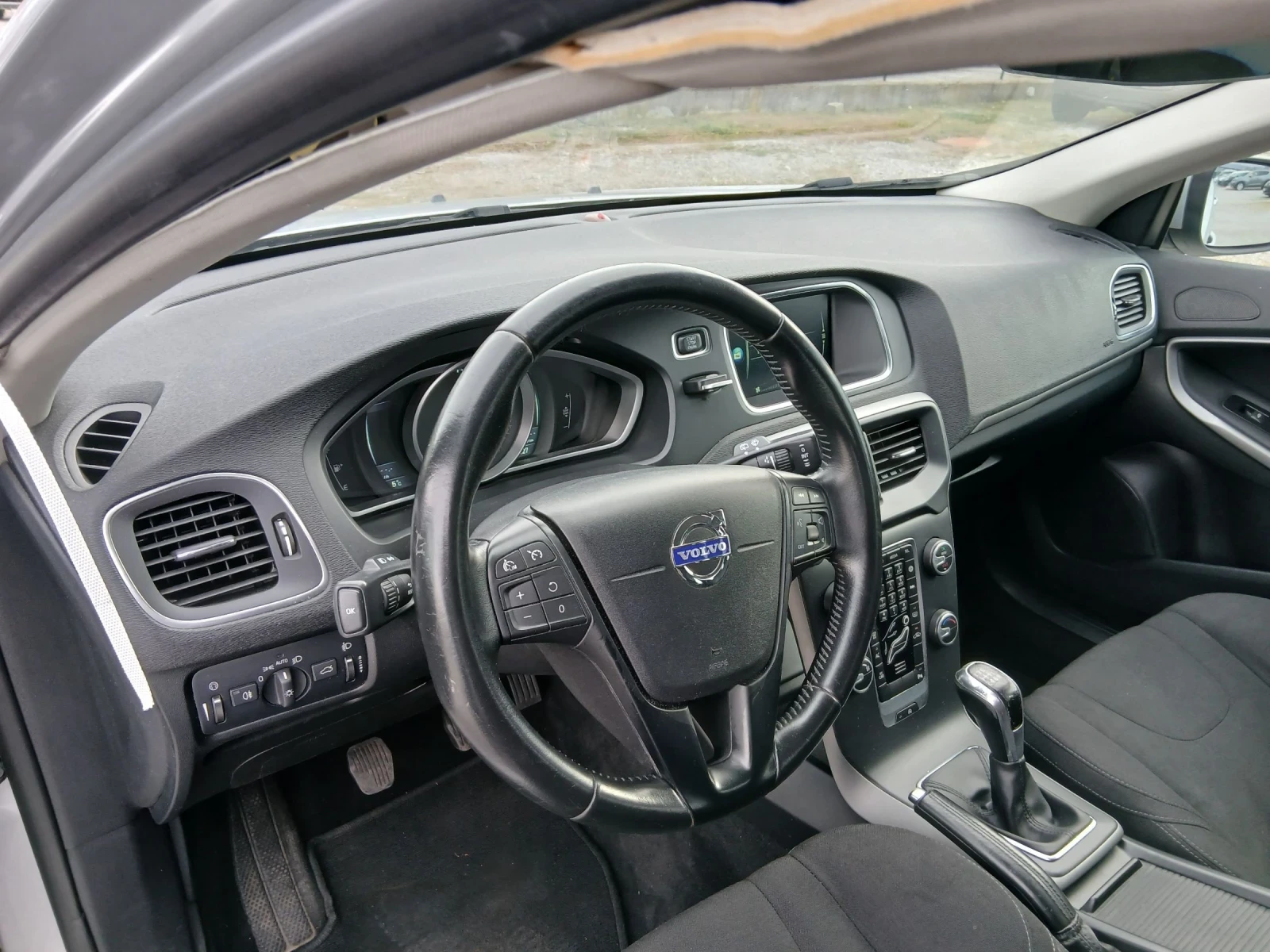 Volvo V40 2.0 d, снимка 10 - Автомобили и джипове - 53979428