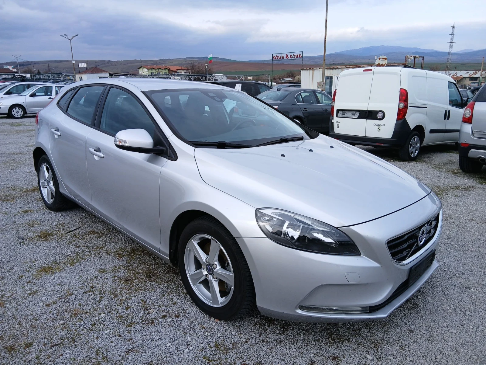 Volvo V40 2.0 d, снимка 2 - Автомобили и джипове - 53979428