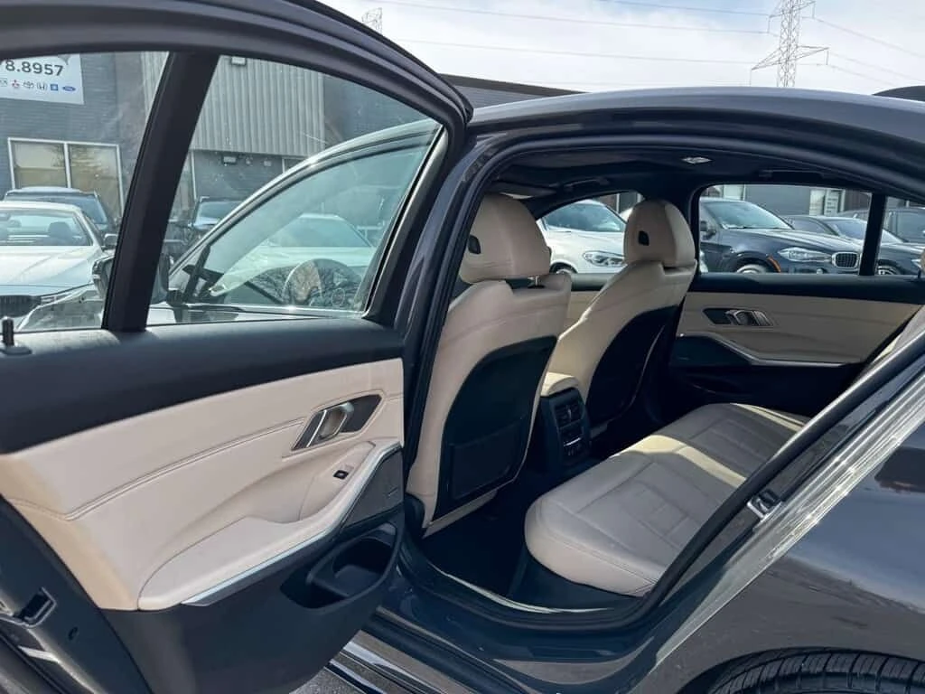 BMW 330 * Self driving/M package/Harmon Kardon/Dravit Grey, снимка 14 - Автомобили и джипове - 53986538