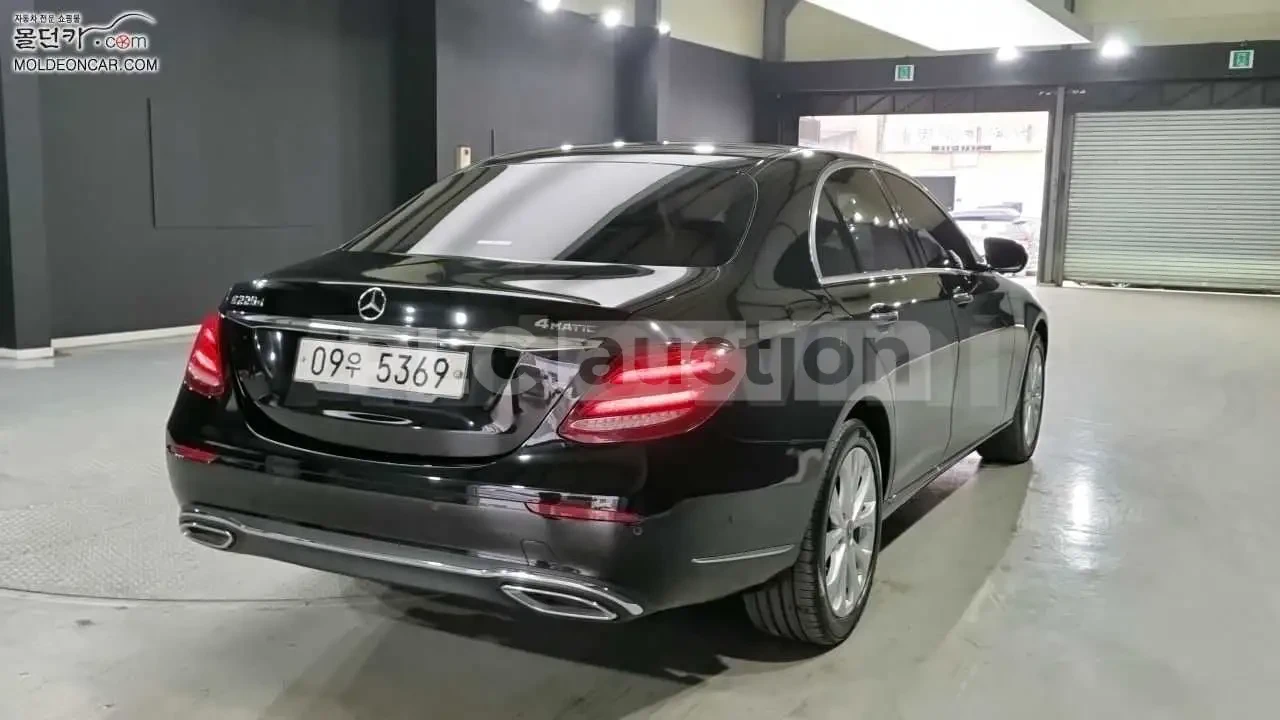 Mercedes-Benz E 220 ПОДГРЕВИ * ПАНО * АВТОКРЕДИТ БЕЗ ПЪРВОНАЧАЛНА * , снимка 2 - Автомобили и джипове - 54555026
