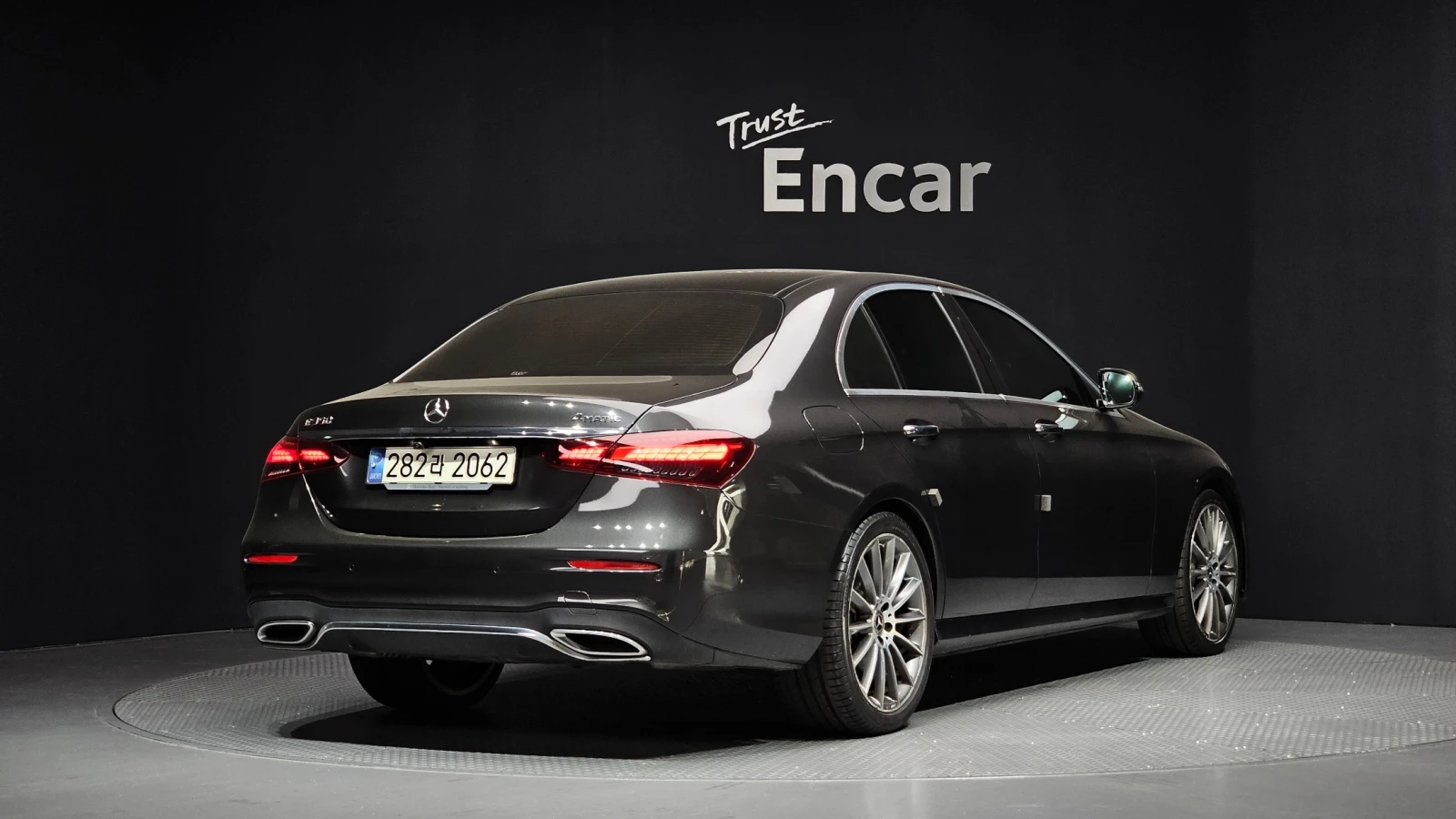 Mercedes-Benz E 350 4MATIC AMG Line Edition, снимка 2 - Автомобили и джипове - 55435277