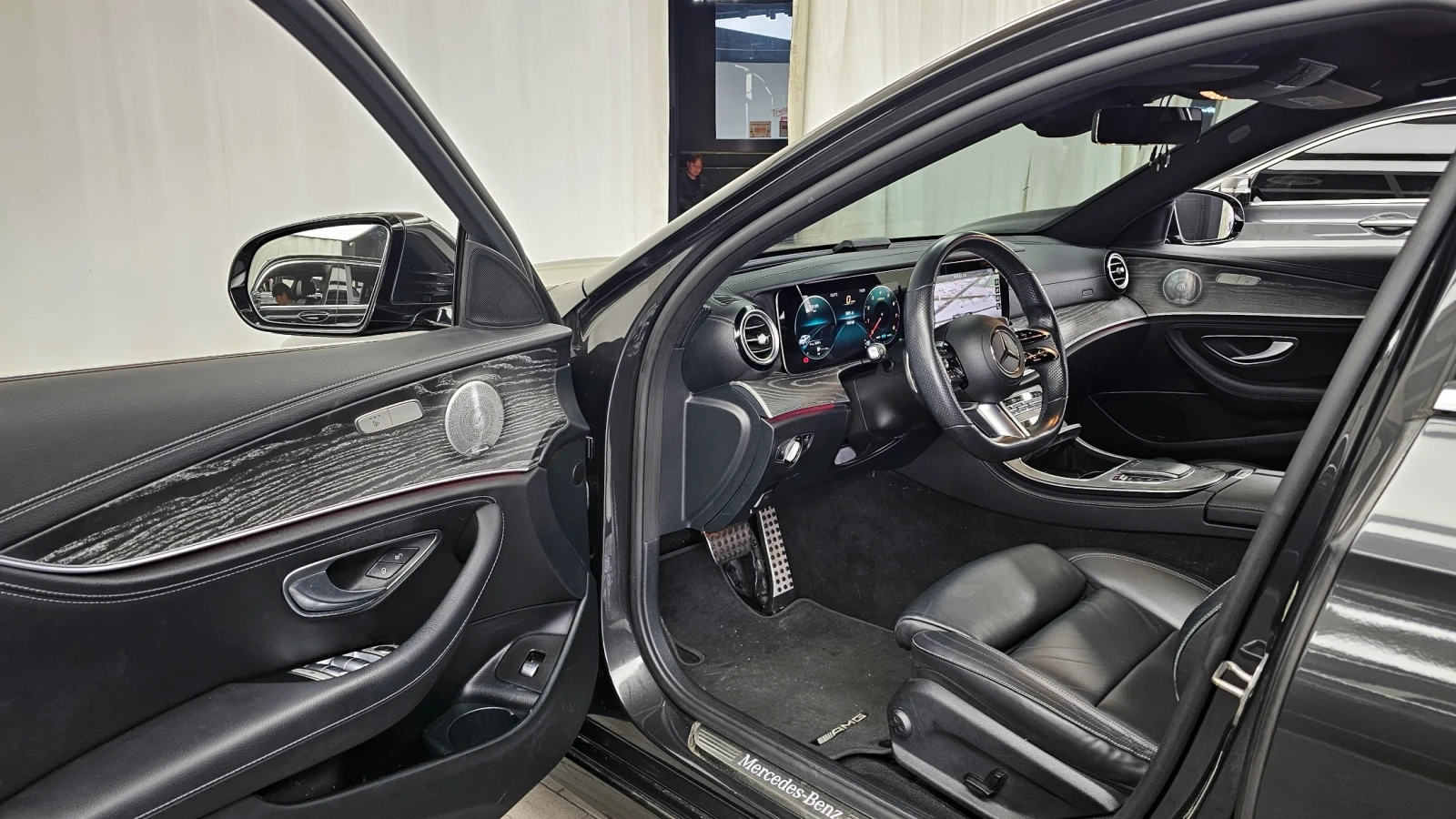 Mercedes-Benz E 350 4MATIC AMG Line Edition, снимка 9 - Автомобили и джипове - 55435277