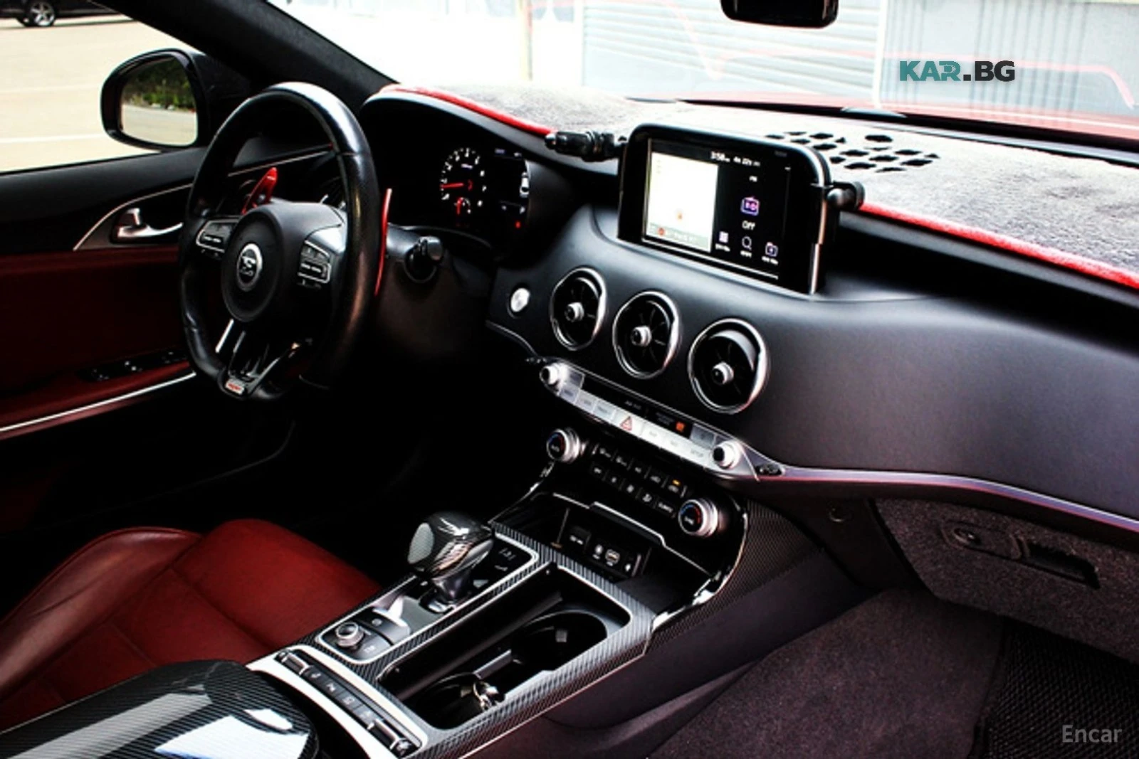 Kia Stinger 3.3 Turbo AWD GT* КАРБОН* КОЖА* НАВИ* ПАНО, снимка 17 - Автомобили и джипове - 55727313