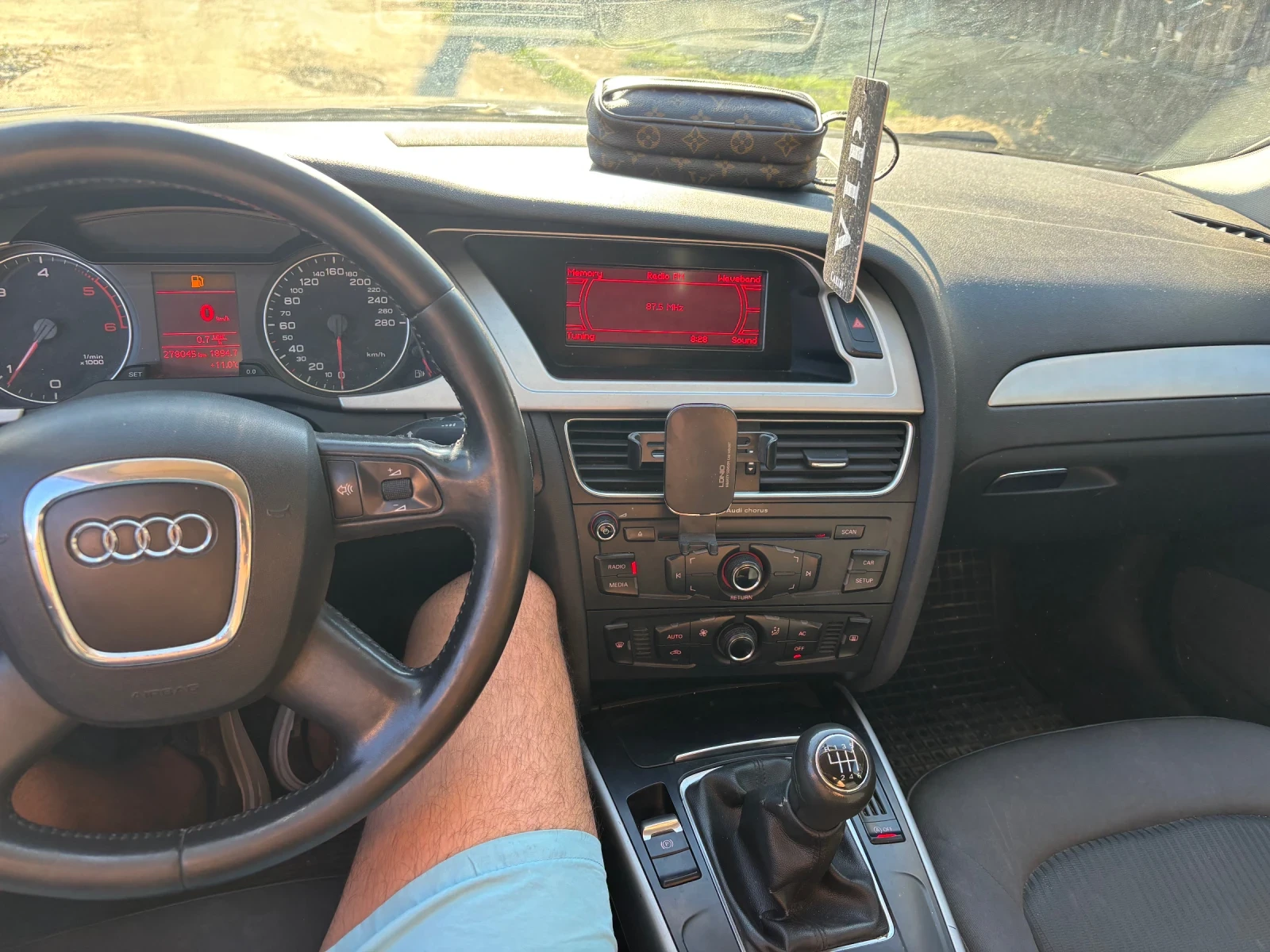 Audi A4 B8 2.0 TDI, снимка 3 - Автомобили и джипове - 56065750