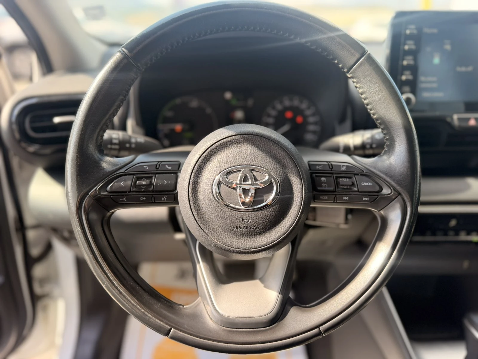 Toyota Yaris 1.5 Hybrid 116 к.с, снимка 9 - Автомобили и джипове - 56305105