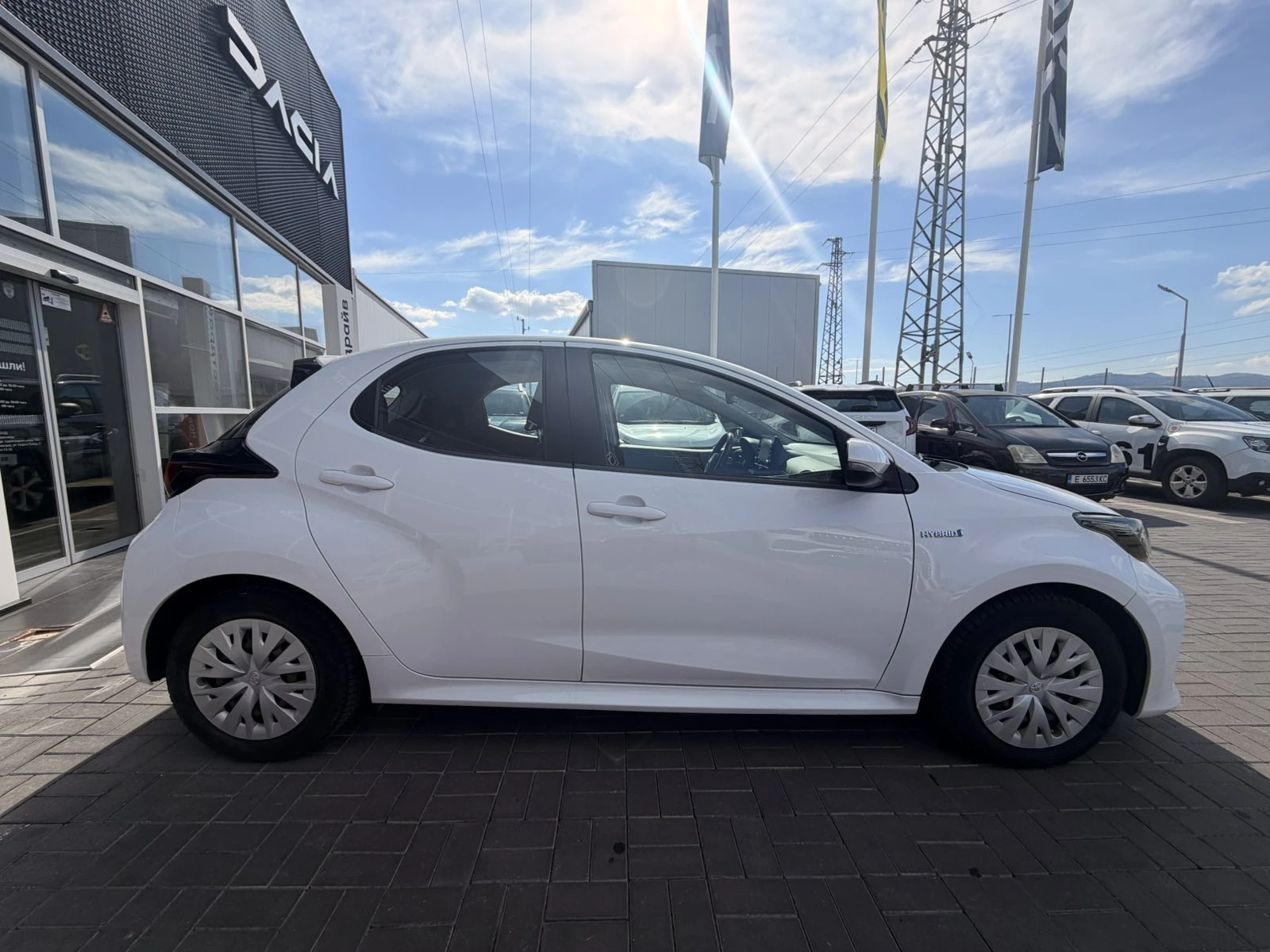 Toyota Yaris 1.5 Hybrid 116 к.с, снимка 4 - Автомобили и джипове - 56305105