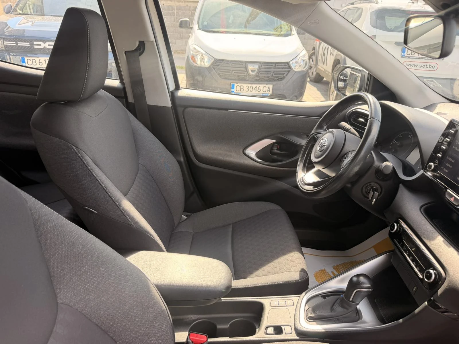 Toyota Yaris 1.5 Hybrid 116 к.с, снимка 17 - Автомобили и джипове - 56305105
