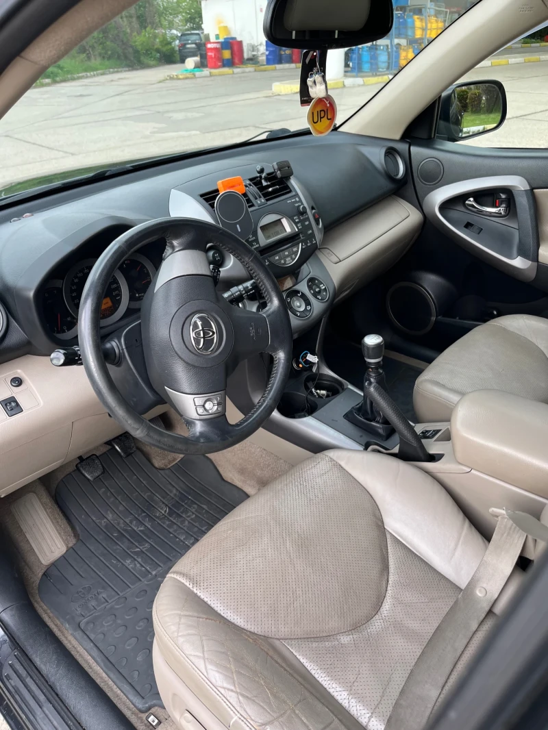 Toyota Rav4, снимка 6 - Автомобили и джипове - 52070490