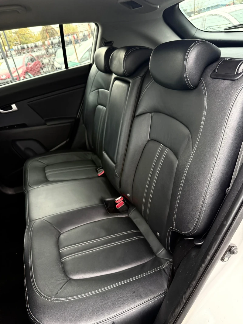 Kia Sportage 2.0CRDI-AWD Швейцария, снимка 11 - Автомобили и джипове - 52296675