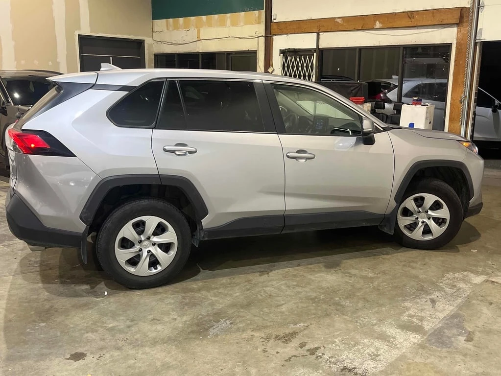 Toyota Rav4 * LE * CARFAX * БЕЗ ПЪРВОНАЧАЛНА ВНОСКА - изображение 3