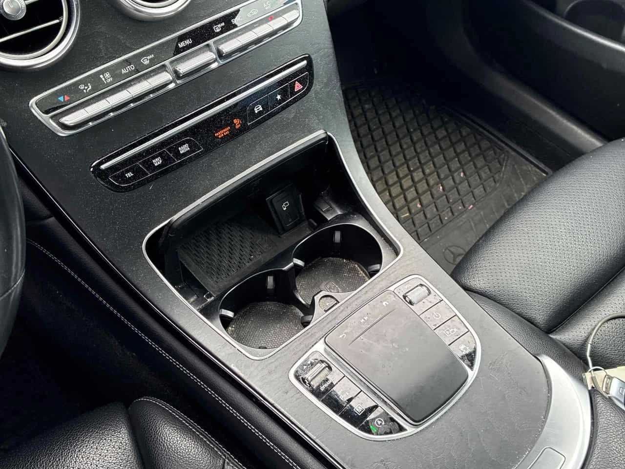 Mercedes-Benz GLC 300 4MATIC/360/ПАНОРАМА/ПОДГРЕВИ, снимка 11 - Автомобили и джипове - 54688284