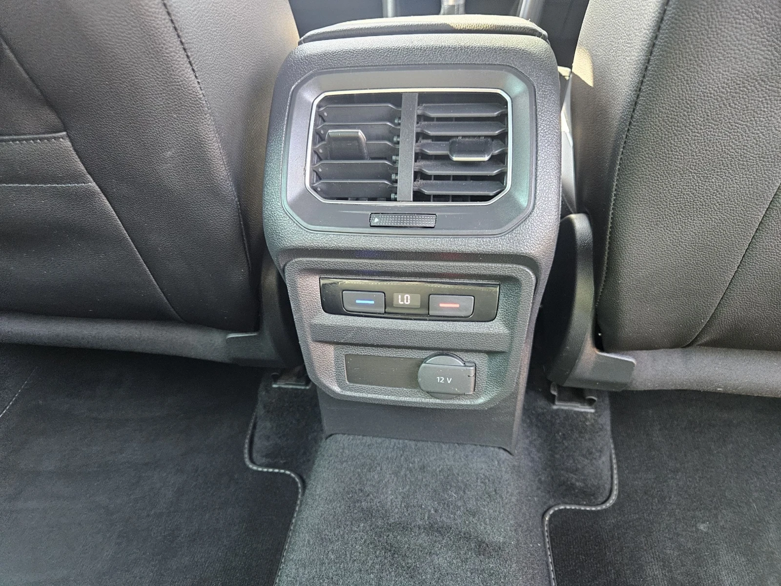 VW Tiguan 2.0 tdi  239 k.c. 3 ? R-LINE, снимка 15 - Автомобили и джипове - 54818789