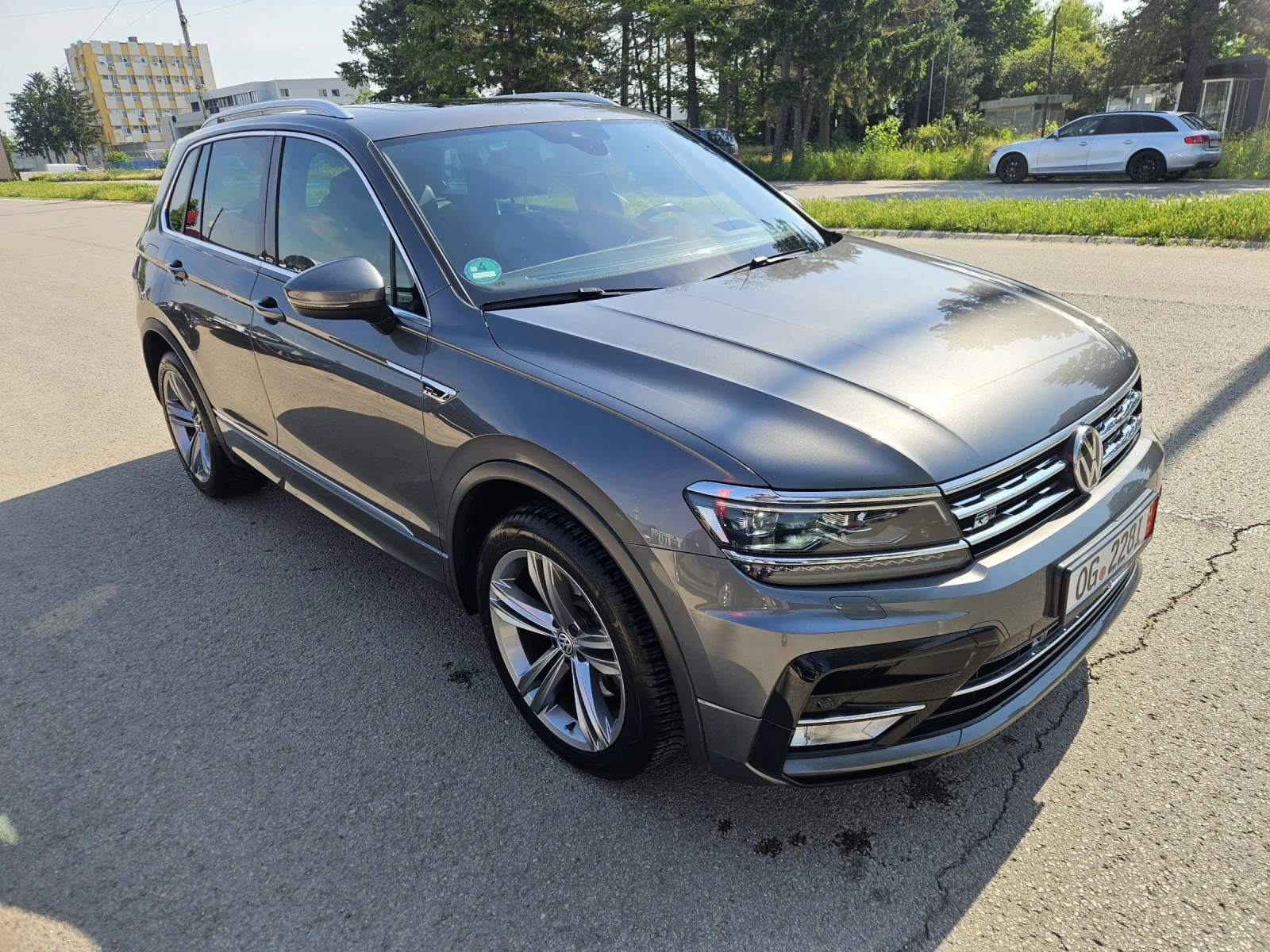 VW Tiguan 2.0 tdi  239 k.c. 3 ? R-LINE, снимка 3 - Автомобили и джипове - 54818789