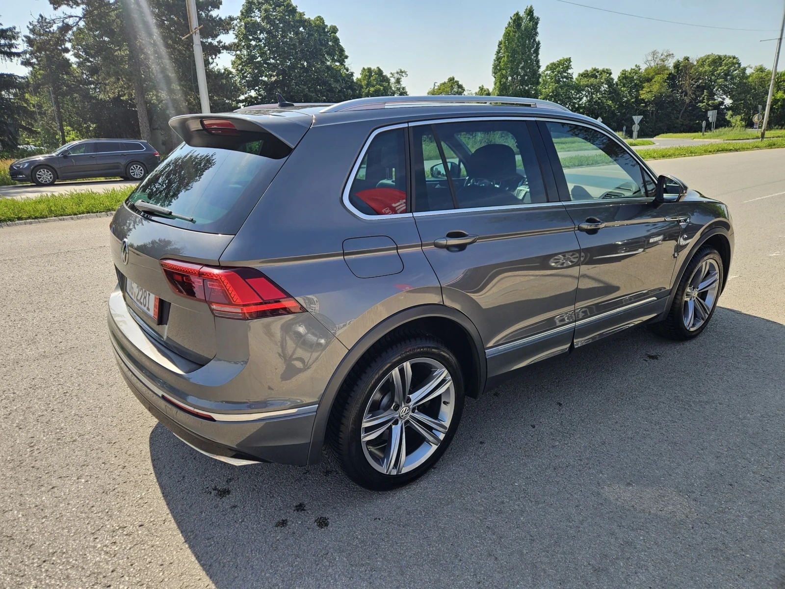 VW Tiguan 2.0 tdi  239 k.c. 3 ? R-LINE, снимка 4 - Автомобили и джипове - 54818789
