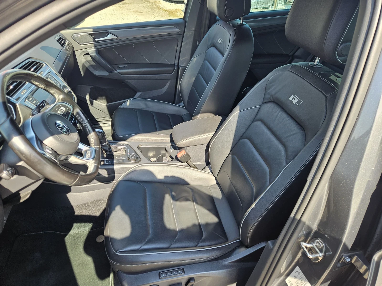 VW Tiguan 2.0 tdi  239 k.c. 3 ? R-LINE, снимка 8 - Автомобили и джипове - 54818789