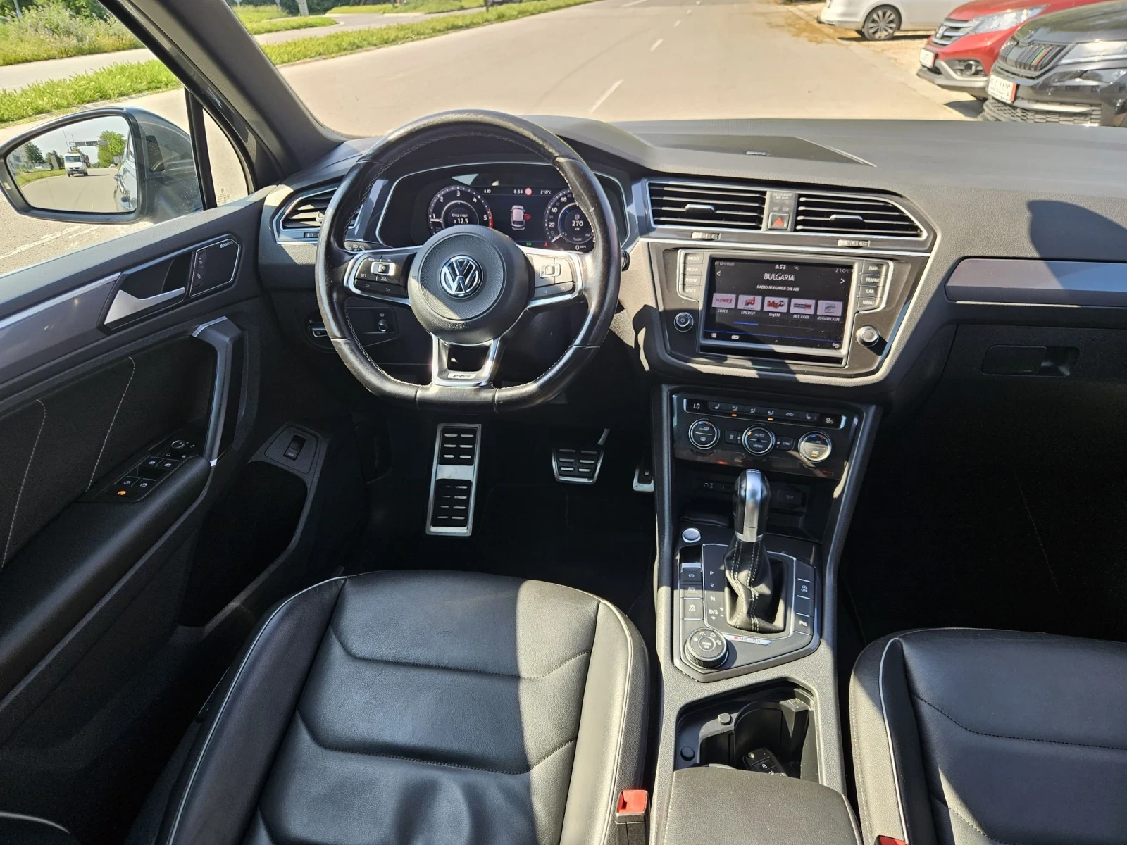 VW Tiguan 2.0 tdi  239 k.c. 3 ? R-LINE, снимка 13 - Автомобили и джипове - 54818789