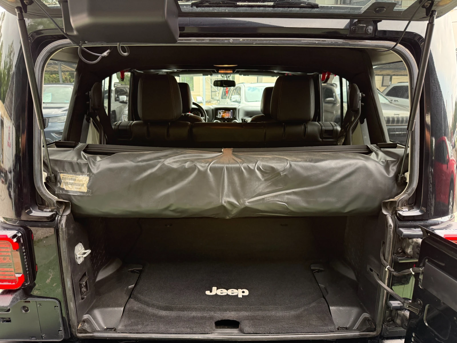 Jeep Wrangler UNLIMITED SAHARA, снимка 16 - Автомобили и джипове - 55437087