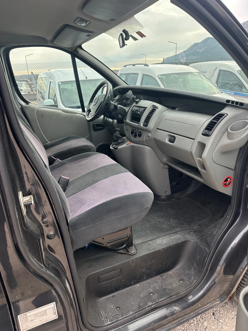 Opel Vivaro 2.5/146кс МАКСИ климатик 230000км, снимка 9 - Бусове и автобуси - 48449862