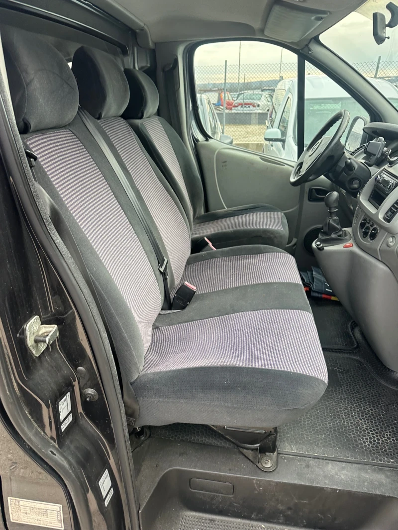 Opel Vivaro 2.5/146кс МАКСИ климатик 230000км, снимка 10 - Бусове и автобуси - 48449862