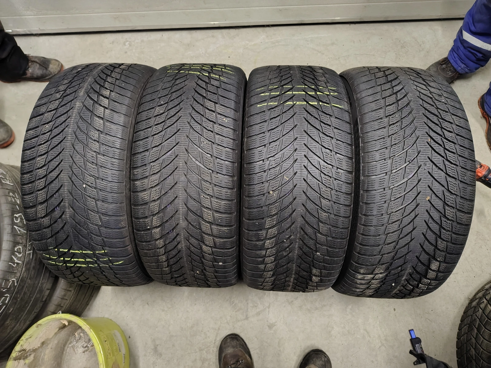 Гуми Зимни 255/45R18