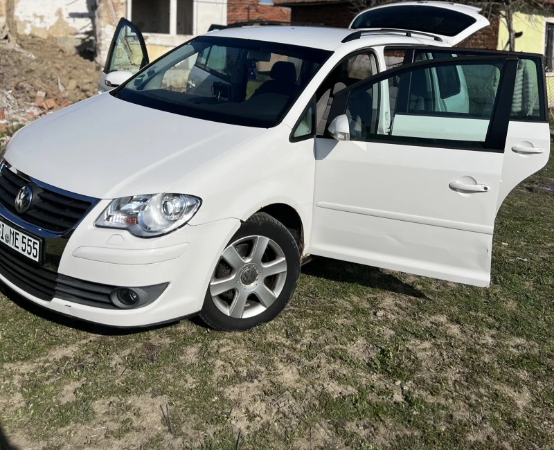 VW Touran, снимка 8 - Автомобили и джипове - 49070060